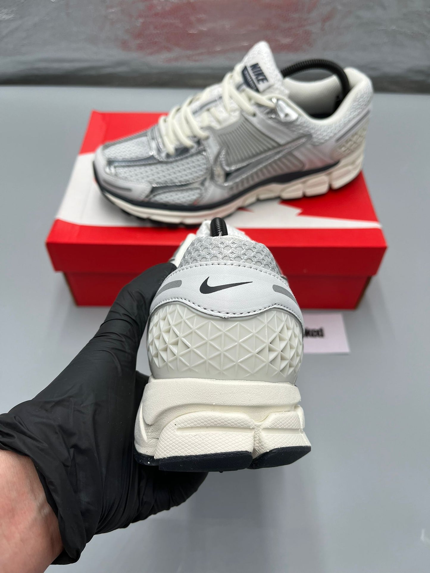 NIKE VOMERO 5 PHOTON DUST CHROME