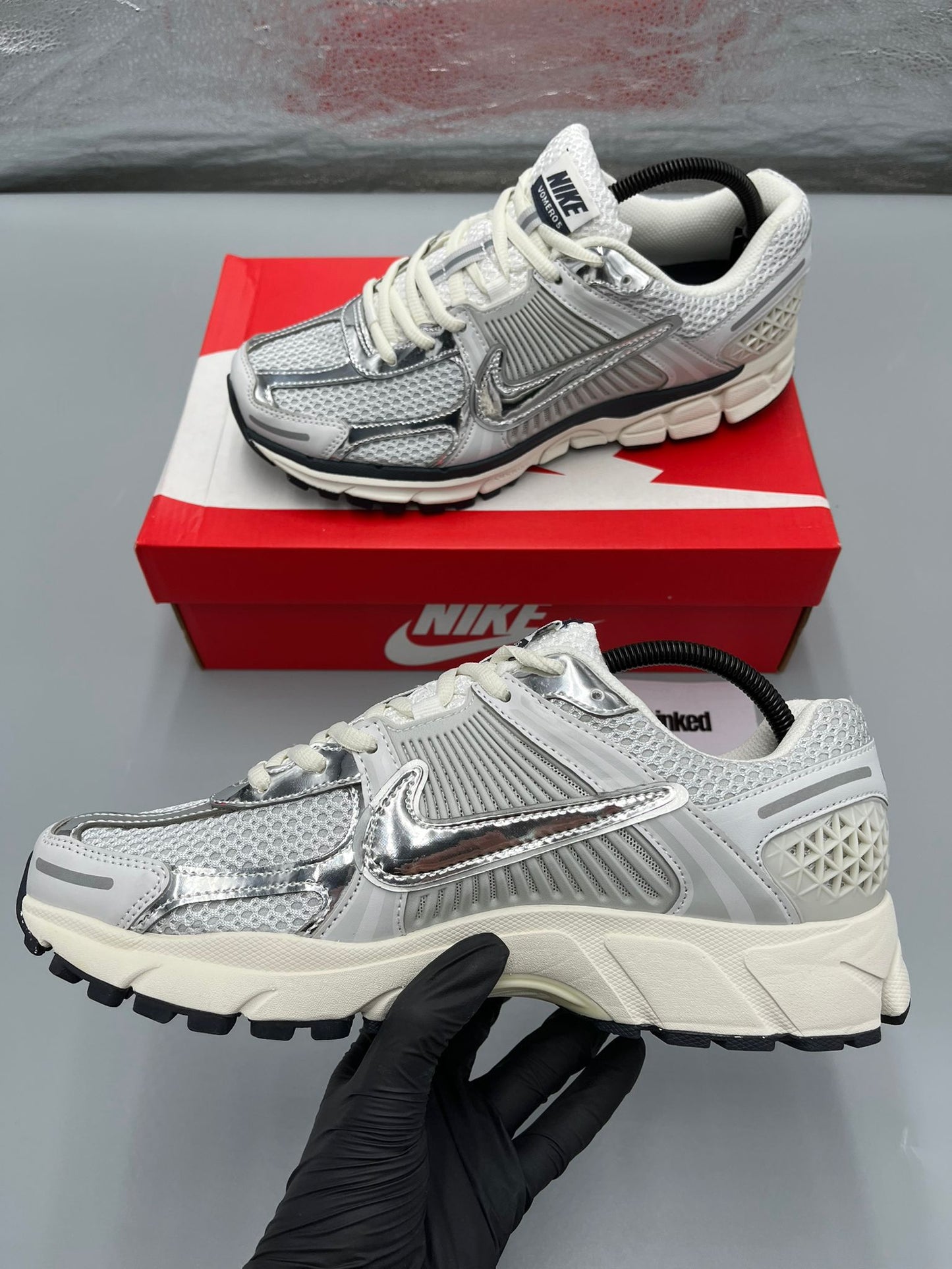 NIKE VOMERO 5 PHOTON DUST CHROME
