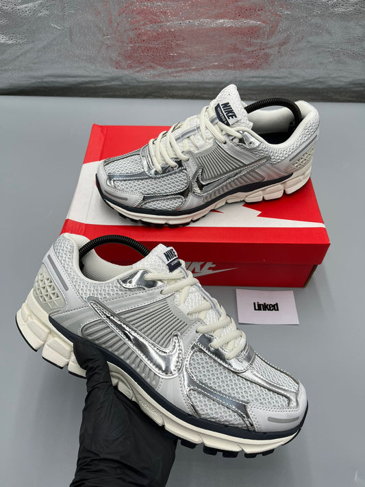 NIKE VOMERO 5 PHOTON DUST CHROME